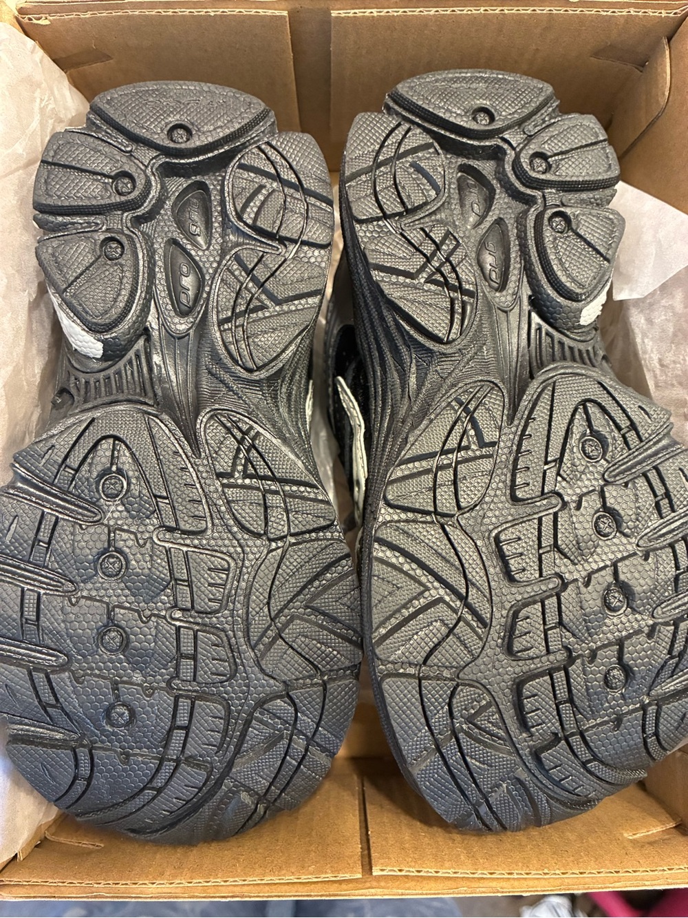 Saucony Toddler Black & Gray Athletic Running Shoes - Picture 3 of 4